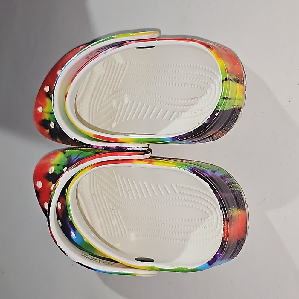 Crocs Classic Tie Dye Multicolor, Size J3.